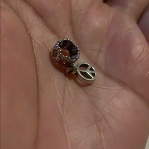 Pandora peace sign ✌🏾 charm